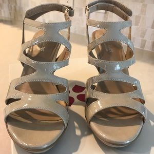 Patent leather beige sandals